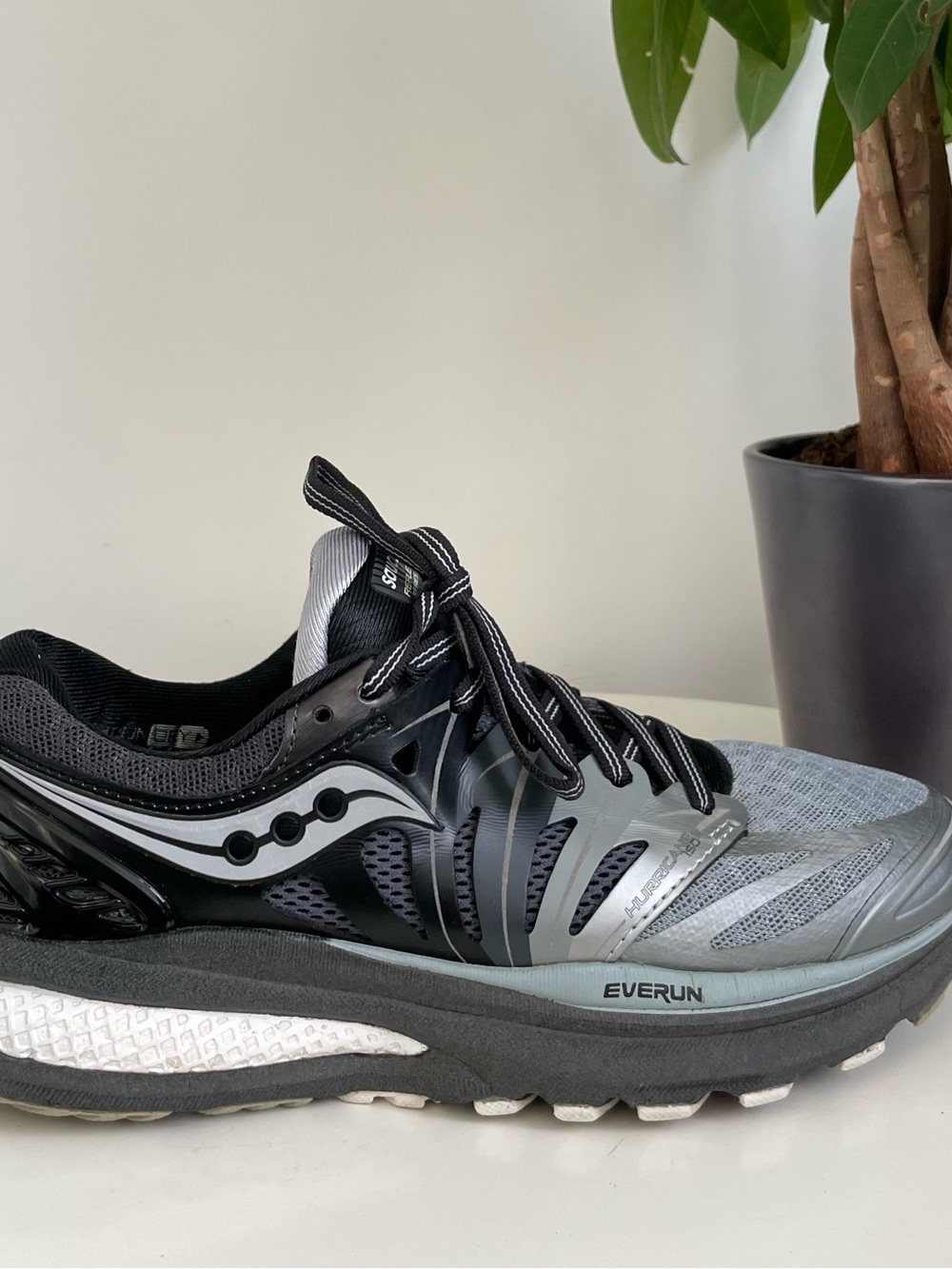 Women Size 7.5 Saucony Hurricane ISO 2 Reflex Black Grey Running Shoes